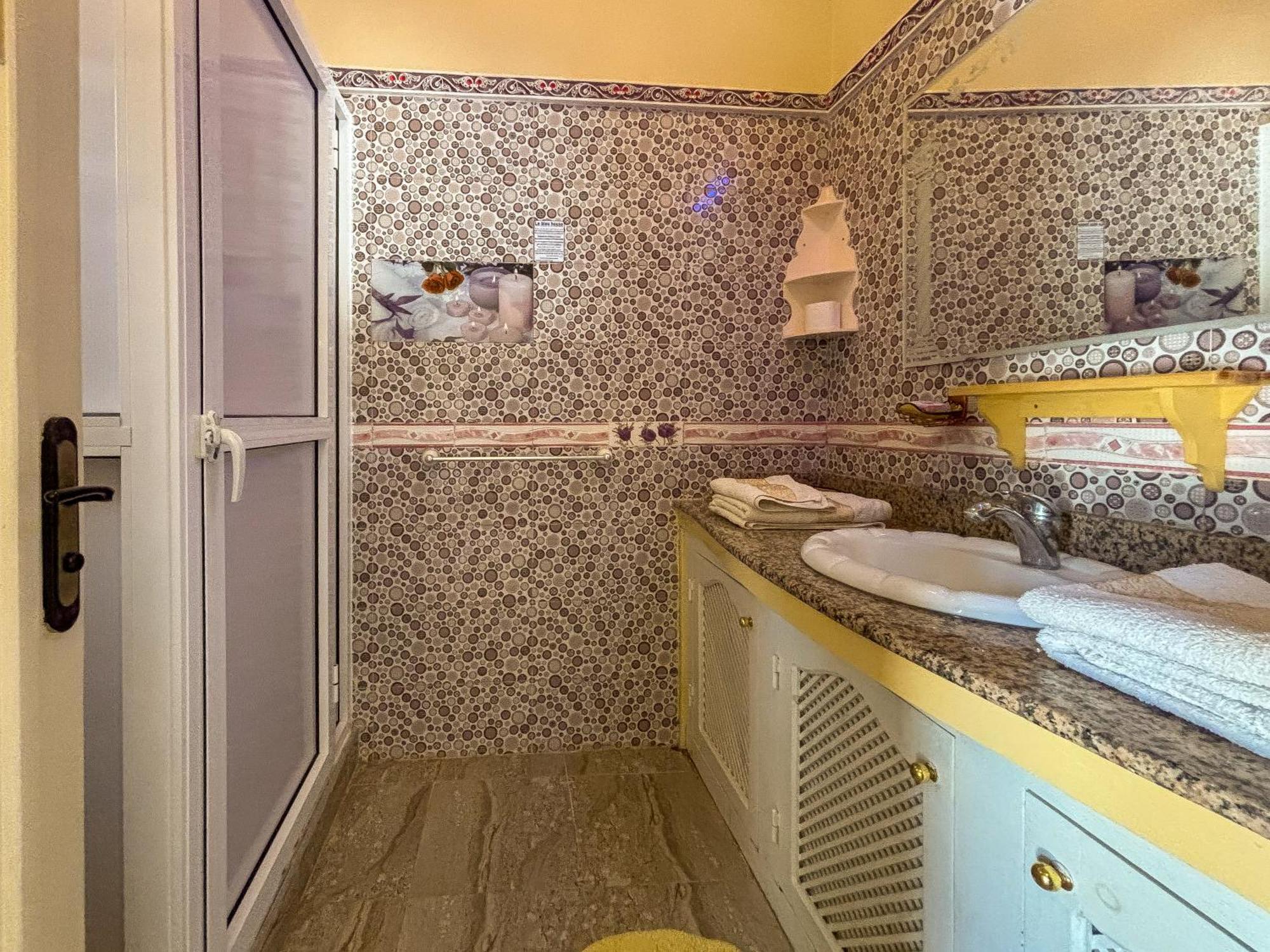 Le Bleu House Bed & Breakfast Sidi Abdallah Ghiat Exterior photo