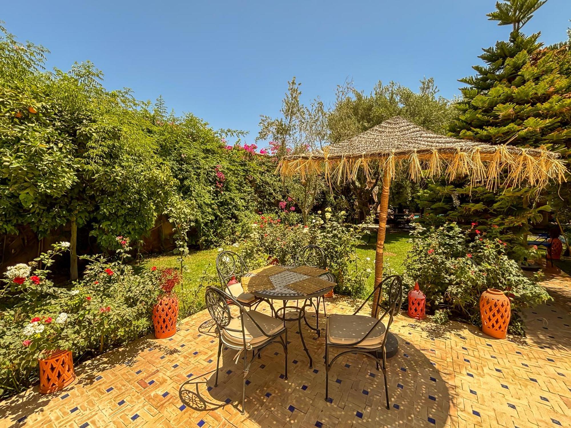 Le Bleu House Bed & Breakfast Sidi Abdallah Ghiat Exterior photo
